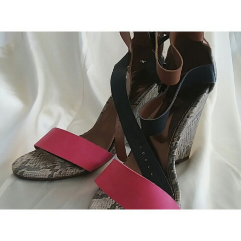 Worthington ~ Snake print wedges
